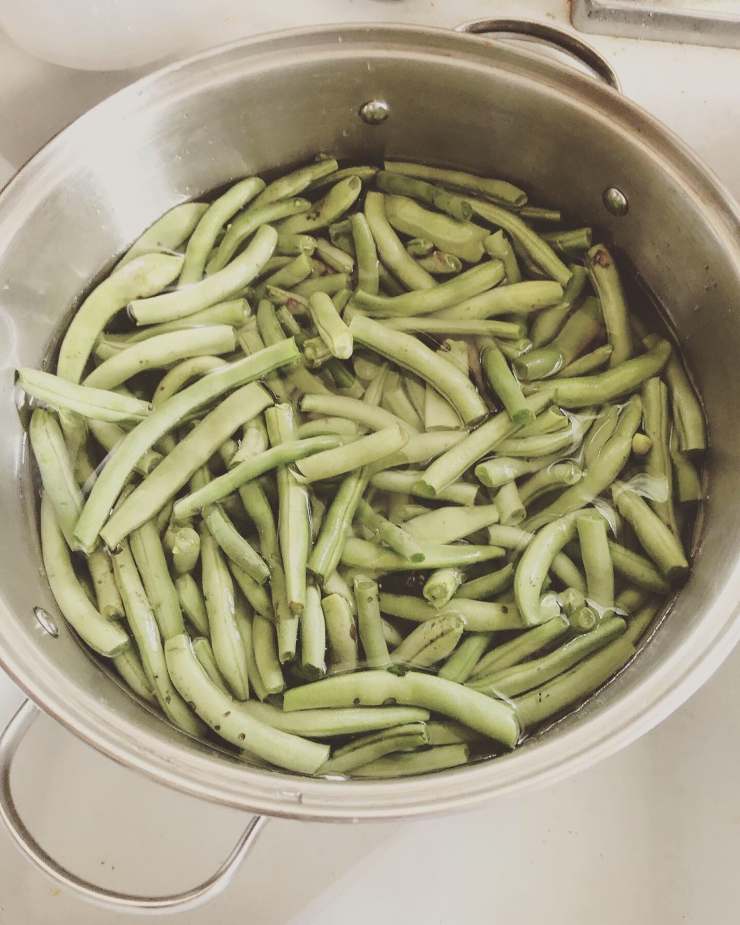 6CD06EDE-5F96-4326-85DB-05FB981499C1